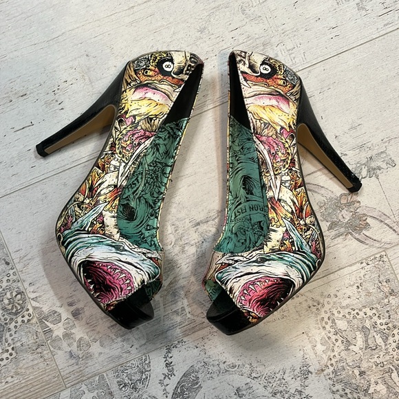 Rare Iron Fist Shark Bite Peep Toe Heels Size 8 - Picture 5 of 9